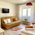 Apartament Do-ti Apartmanhaz *
