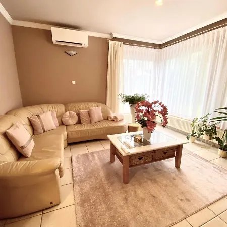 Do-ti Apartmanhaz شقة بالاتوليلّي