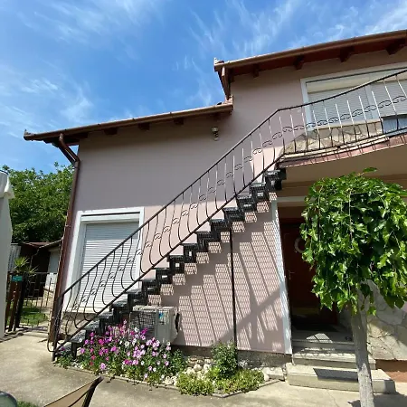 Do-ti Apartmanhaz *