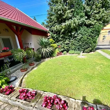 Lägenhet Do-ti Apartmanhaz Balatonlelle